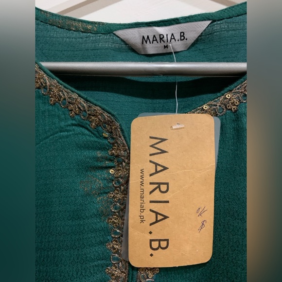 Green and Gold Embroidered Kurta Set - Picture 3 of 10